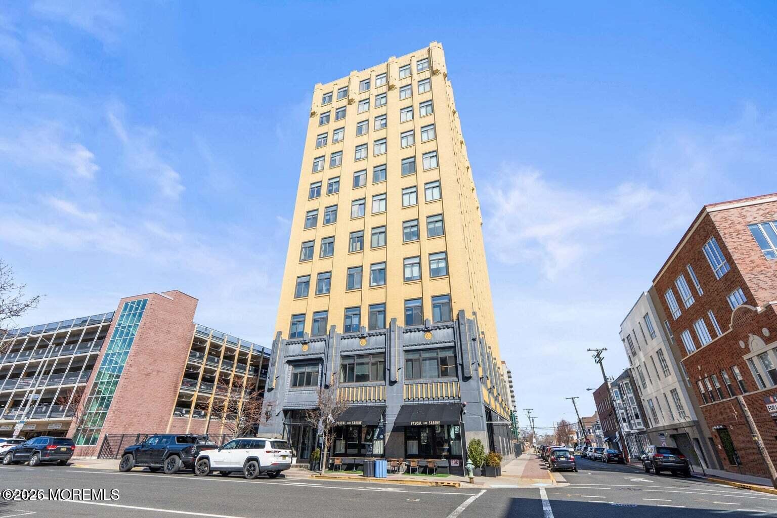 601 Bangs Avenue 1106