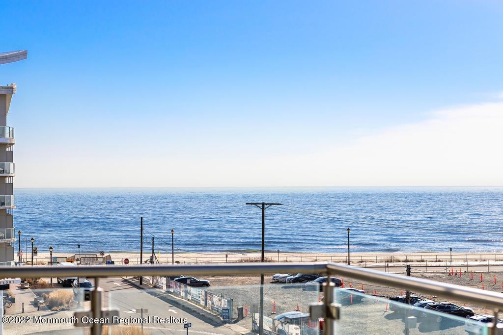 15 Morris Avenue 422