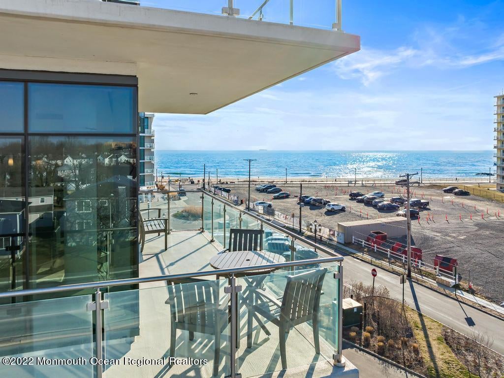 15 Morris Avenue 422