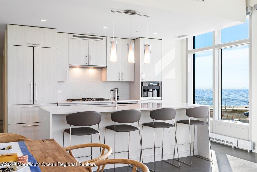 15 Morris Avenue 422