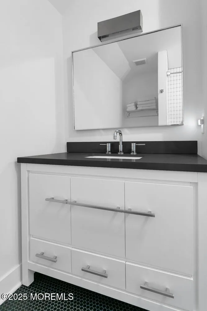 Fair Haven, New Jersey 07704, United States, 5 Bedrooms Bedrooms, ,4 BathroomsBathrooms,Residential,Pending,104364