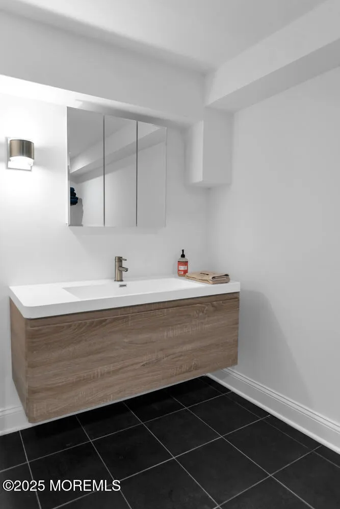 Fair Haven, New Jersey 07704, United States, 5 Bedrooms Bedrooms, ,4 BathroomsBathrooms,Residential,Pending,104364