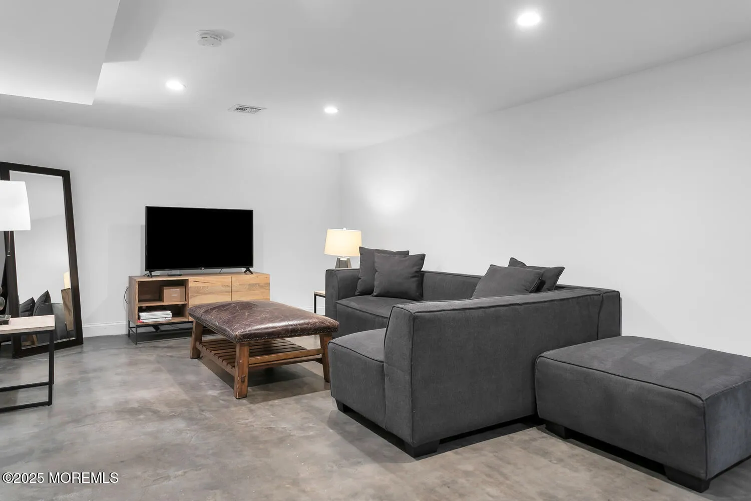 Fair Haven, New Jersey 07704, United States, 5 Bedrooms Bedrooms, ,4 BathroomsBathrooms,Residential,Pending,104364