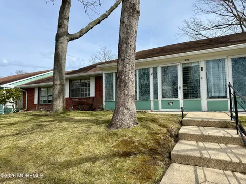 MLS: 22607853