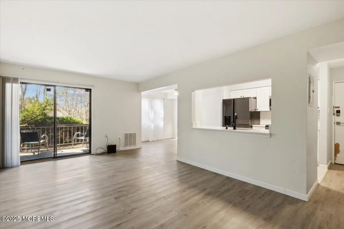 Cranbury, New Jersey 08512, United States, 1 Bedroom Bedrooms, ,1 BathroomBathrooms,Residential,Active,201511