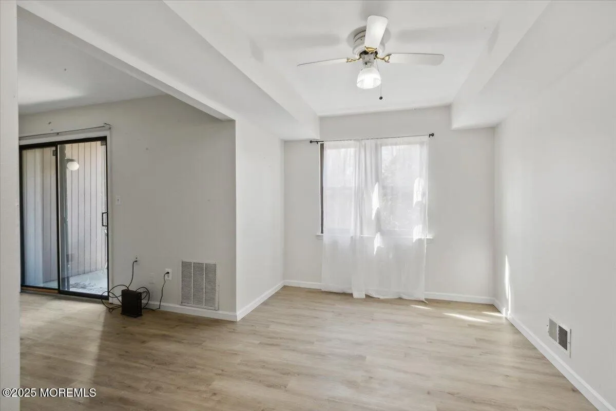 Cranbury, New Jersey 08512, United States, 1 Bedroom Bedrooms, ,1 BathroomBathrooms,Residential,Active,201511