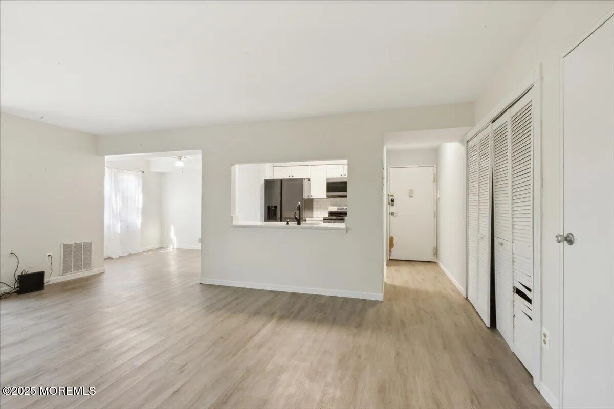 Cranbury, New Jersey 08512, United States, 1 Bedroom Bedrooms, ,1 BathroomBathrooms,Residential,Active,201511