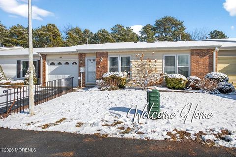 Photo of 103 Maplecrest Drive E, Lakewood, NJ 08701 (MLS # 22601760)