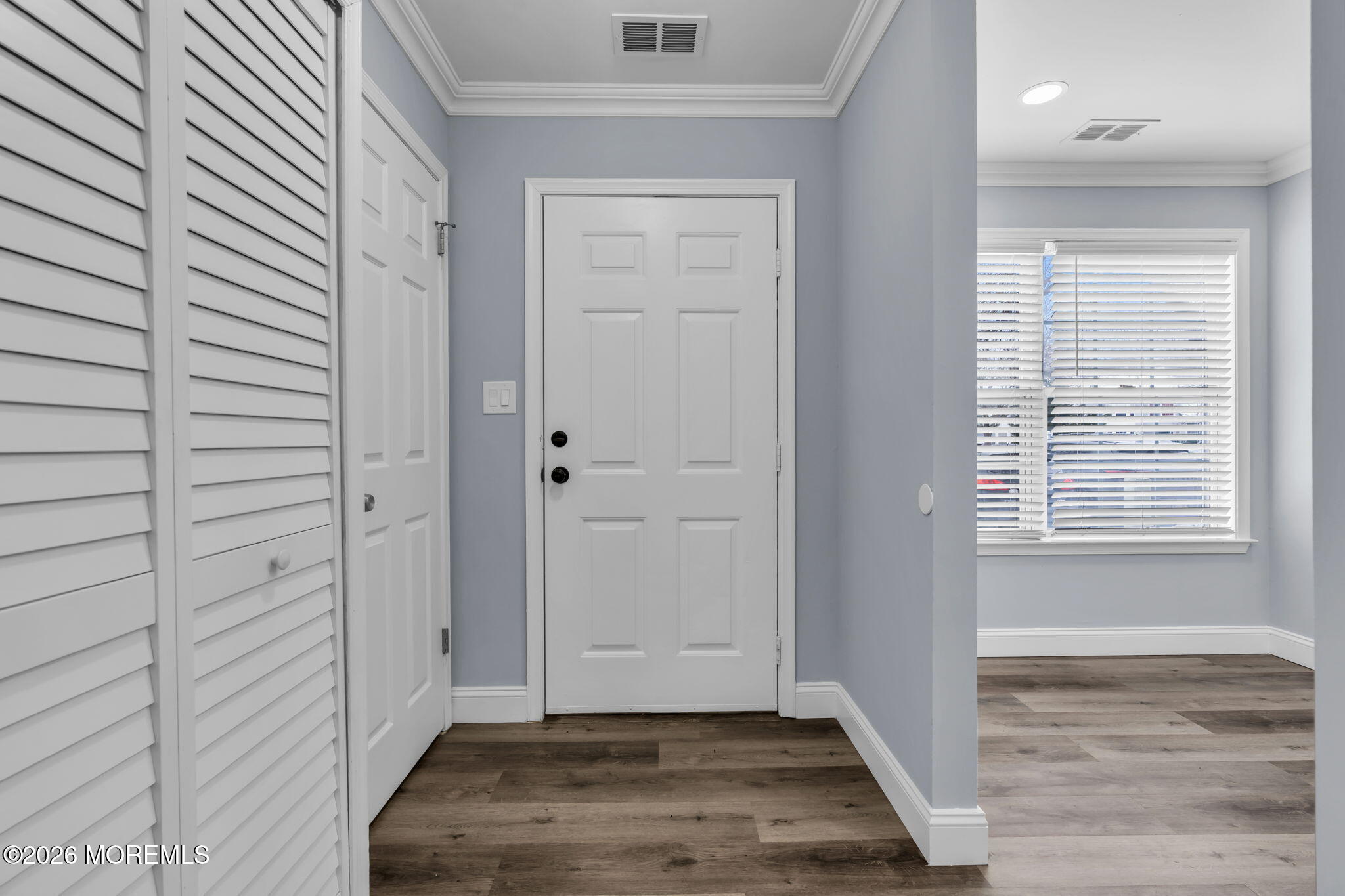 401 Hampton Court 15-7