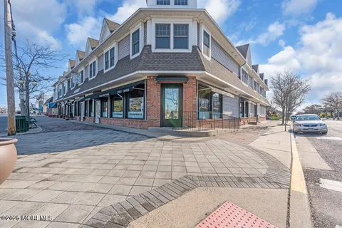 MLS: 22509481