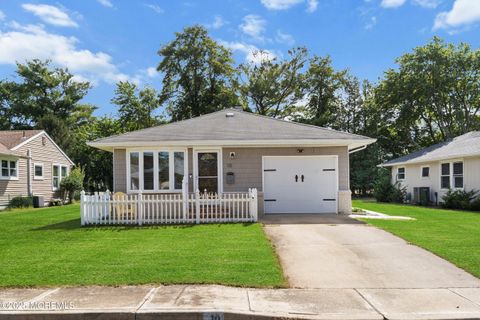 Photo of 10 Kinsale Street, Toms River, NJ 08757 (MLS # 22530998)