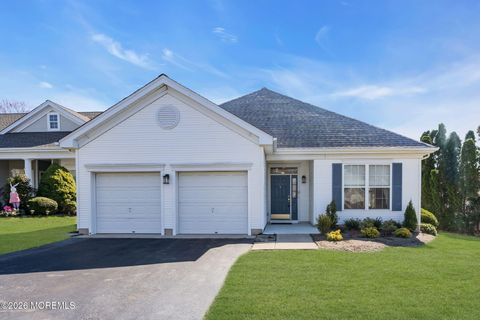 Homes For Sale - 1 Gardenways Court<br/> Lakewood, NJ 08701