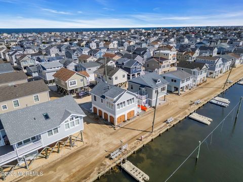 Homes For Sale - 121 W Pelican Way<br/> Ocean County, Lavallette, NJ 08735