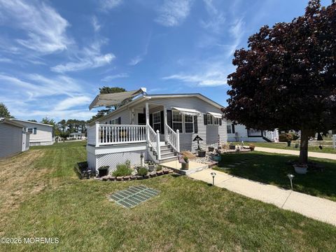 Homes For Sale - 706 Evergreen Court<br/> Ocean County, Whiting, NJ 08759