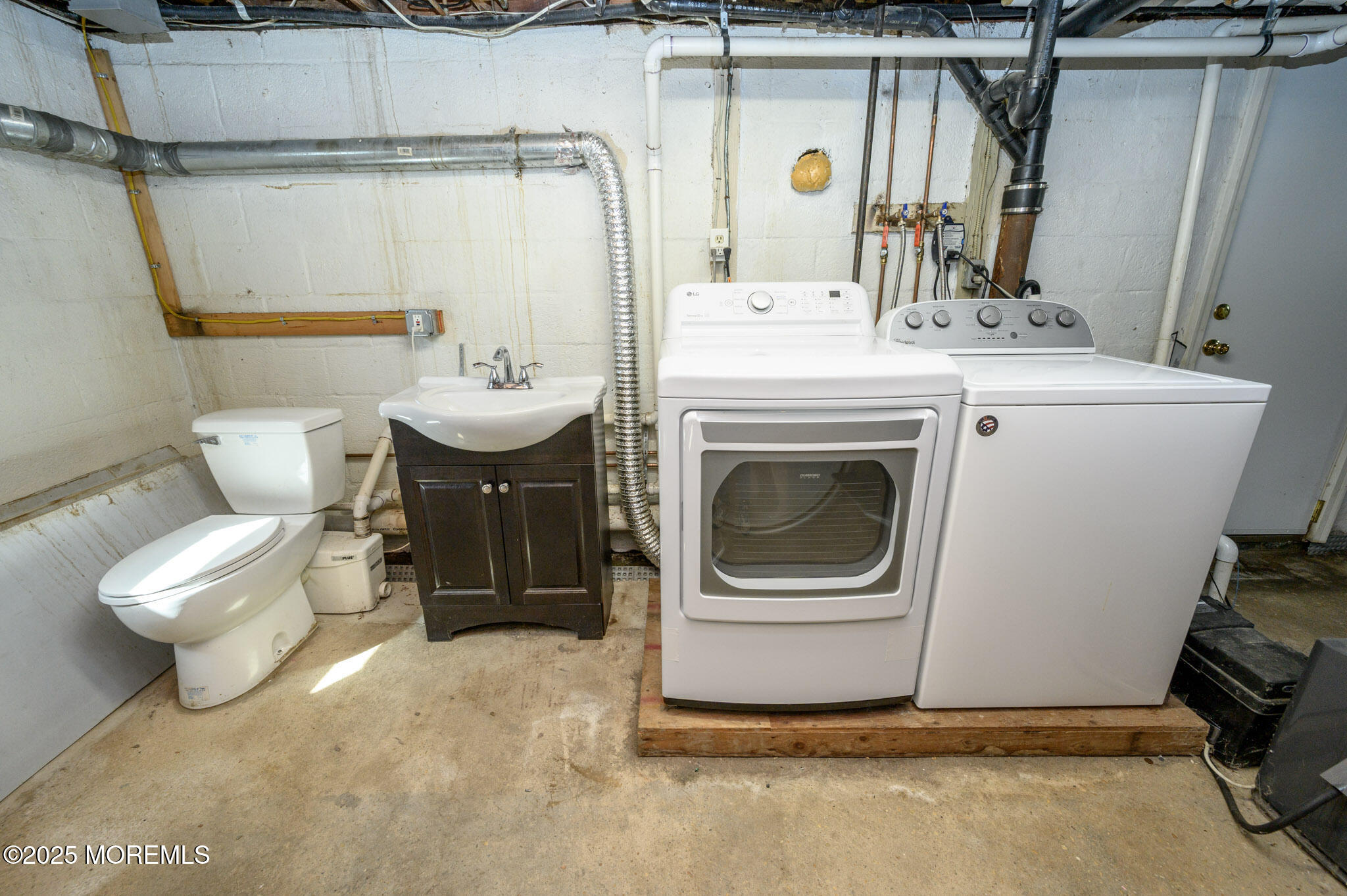 463 Ferndale Place, Keyport, New Jersey image 28