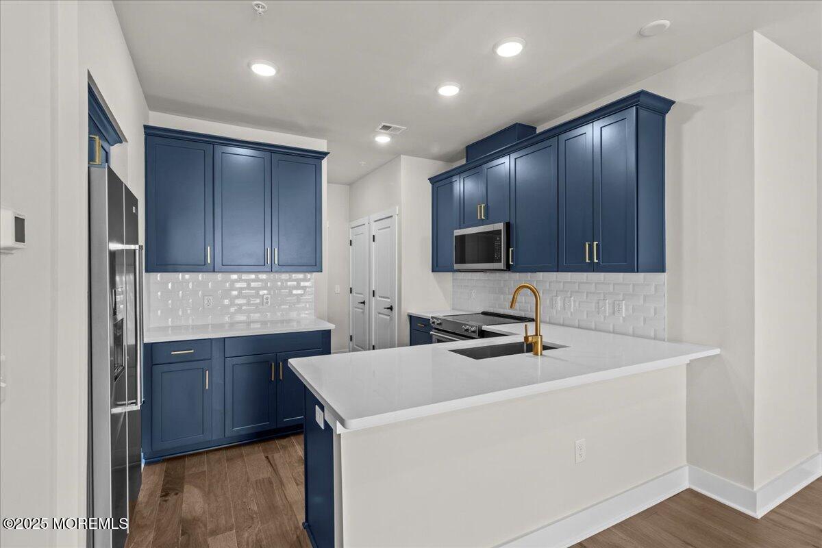 1403 Kingsley Street 209