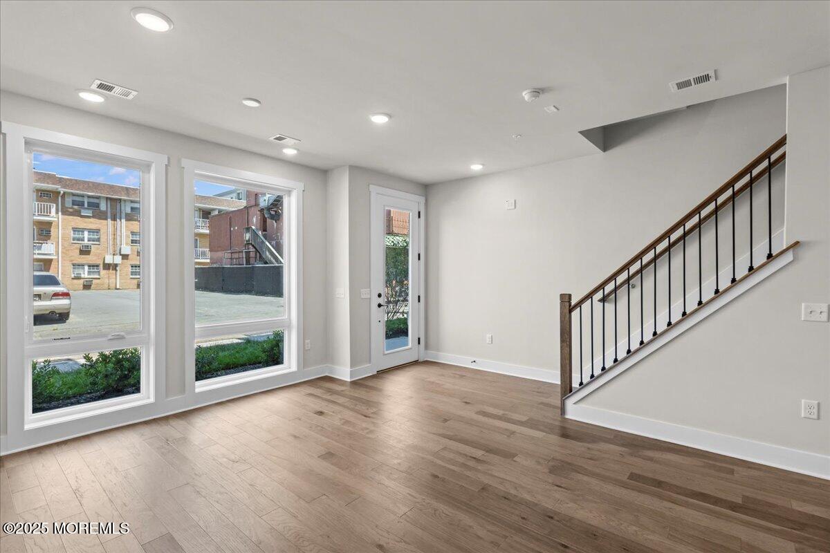 1403 Kingsley Street 209