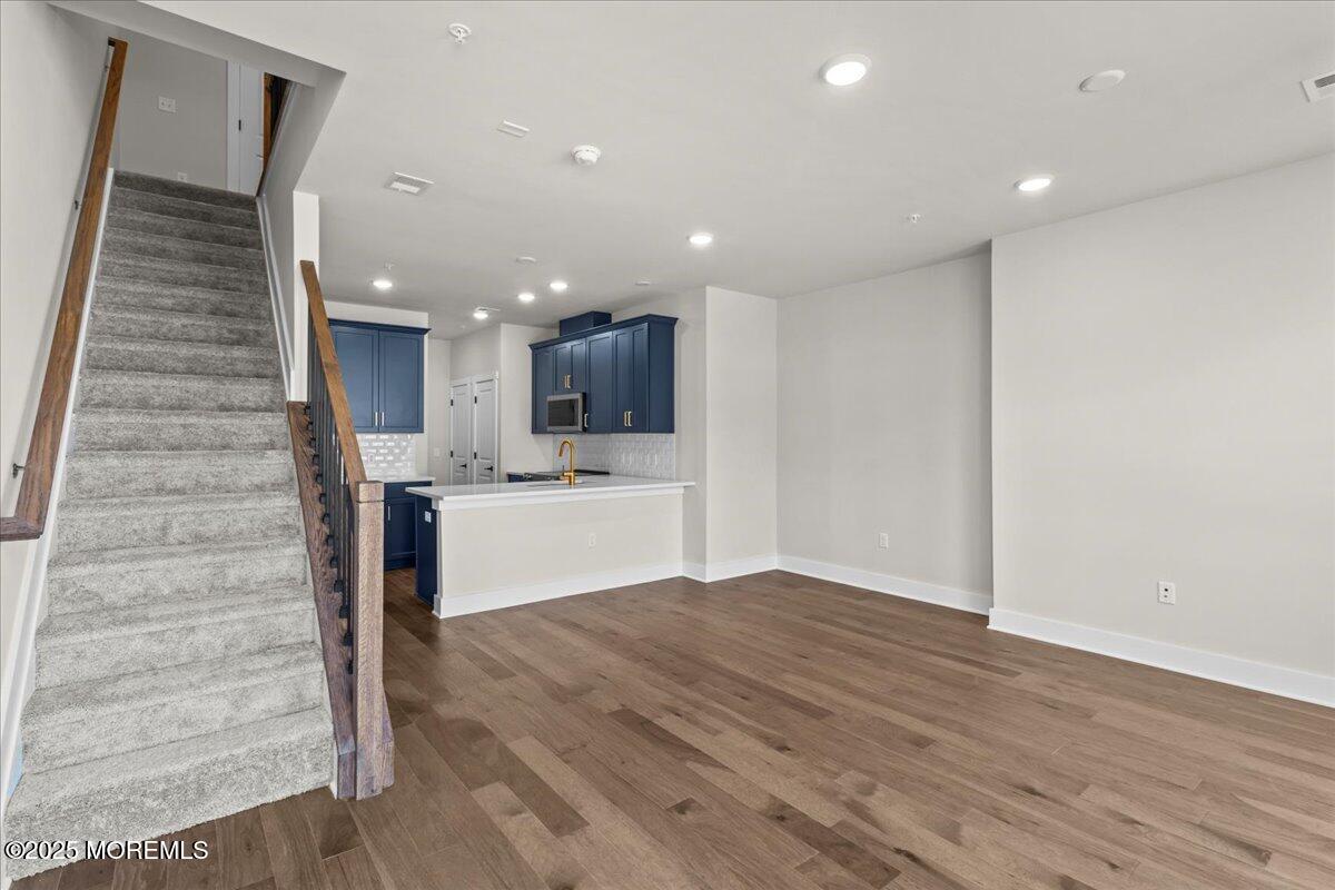 1403 Kingsley Street 209