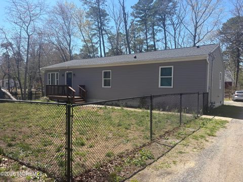 Photo of 20 Columbine Avenue, Browns Mills, NJ 08015 (MLS # 22611442)