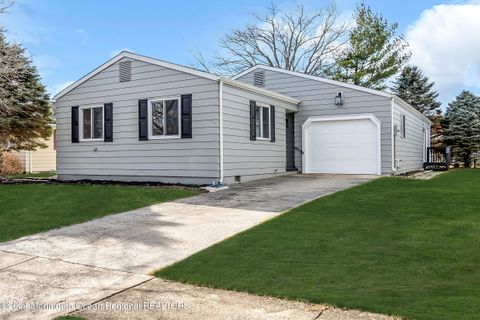 Photo of 8 Venezia Street, Toms River, NJ 08757 (MLS # 22535729)