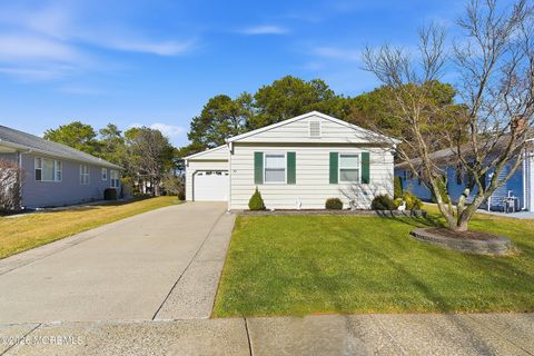Photo of 97 Selkirk Avenue, Toms River, NJ 08757 (MLS # 22601079)