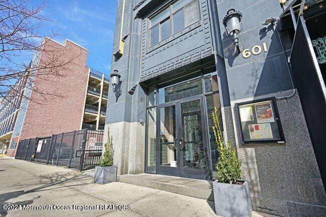 601 Bangs Avenue 707