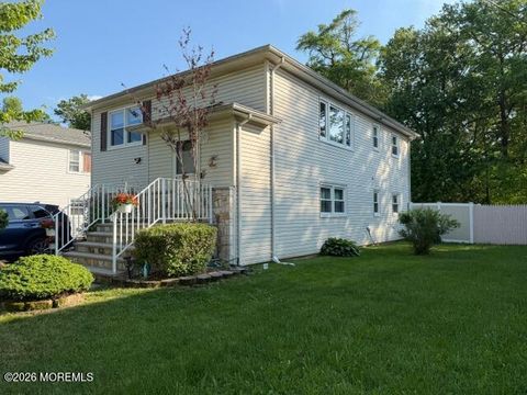 Homes For Sale - 760 Magnolia Road<br/> North Brunswick, NJ 08902