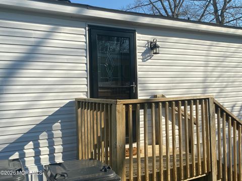 Mobile Home For Sale - 11 Oak Tree Lane<br/> Manahawkin, NJ 08050