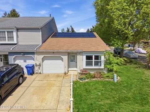 Condo For Sale - 56 Thorne Lane<br/> Matawan, NJ 07747