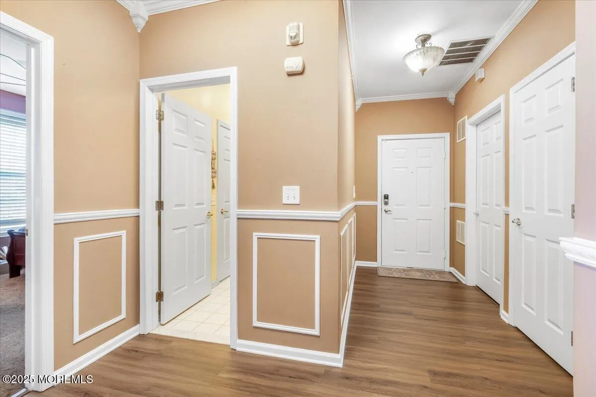 Manalapan, New Jersey 07726, United States, 2 Bedrooms Bedrooms, ,2 BathroomsBathrooms,Residential,Active,89210