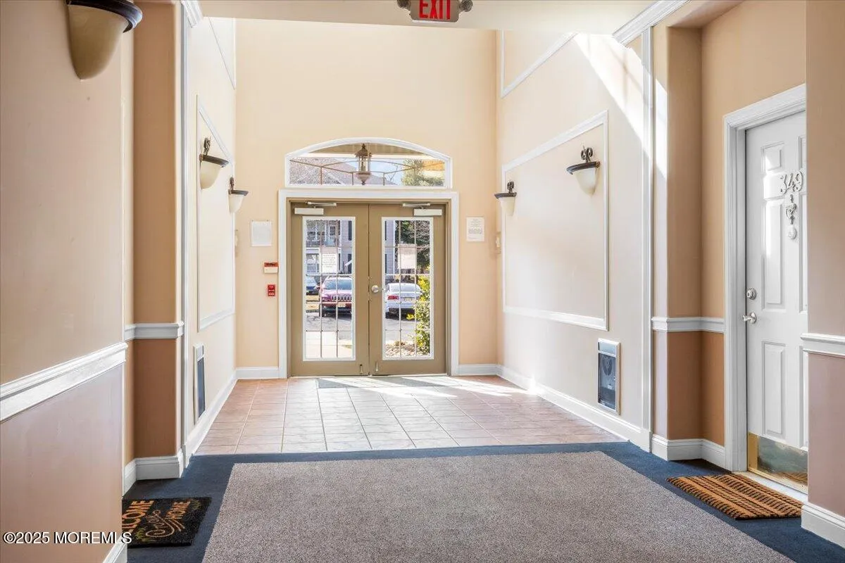 Manalapan, New Jersey 07726, United States, 2 Bedrooms Bedrooms, ,2 BathroomsBathrooms,Residential,Active,89210