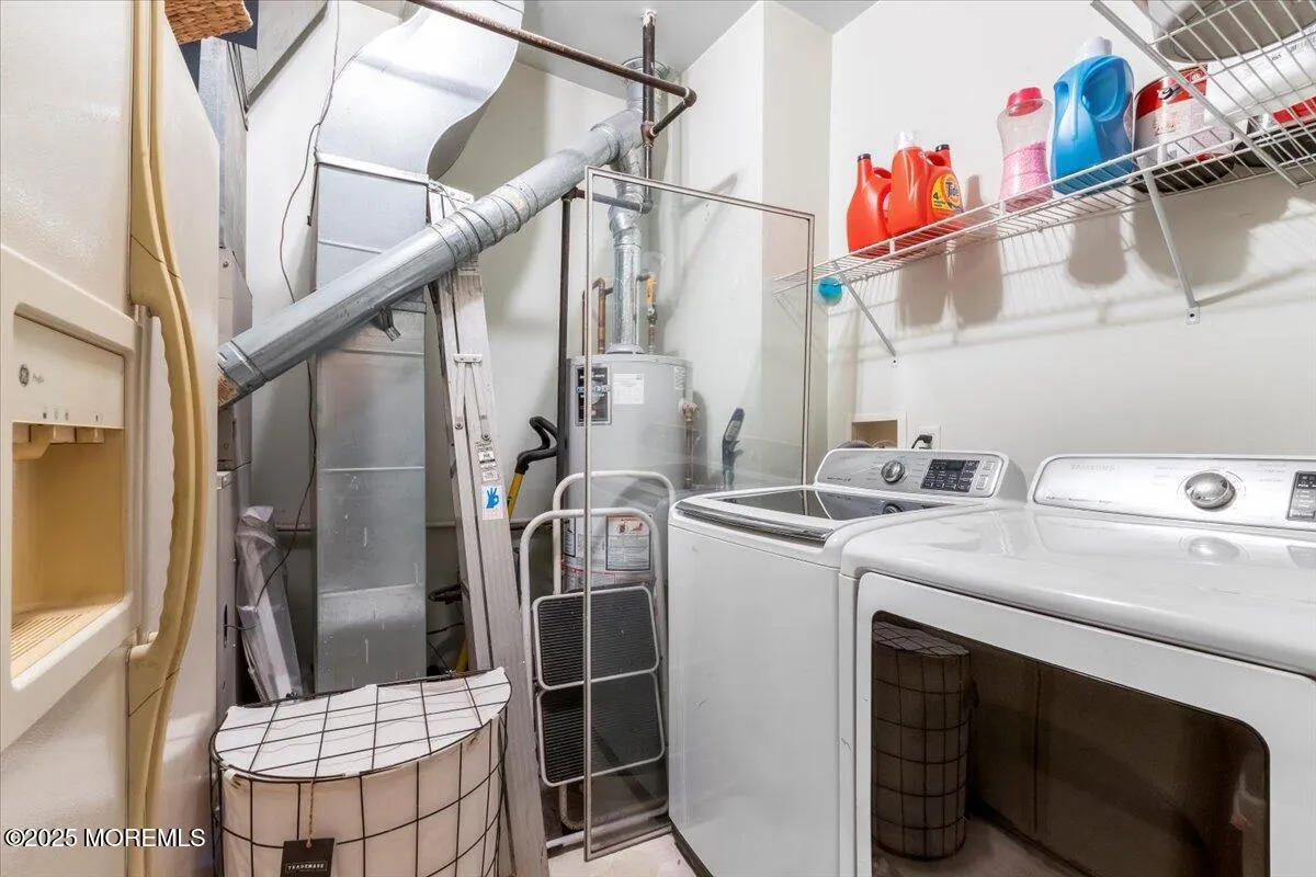 Manalapan, New Jersey 07726, United States, 2 Bedrooms Bedrooms, ,2 BathroomsBathrooms,Residential,Active,89210