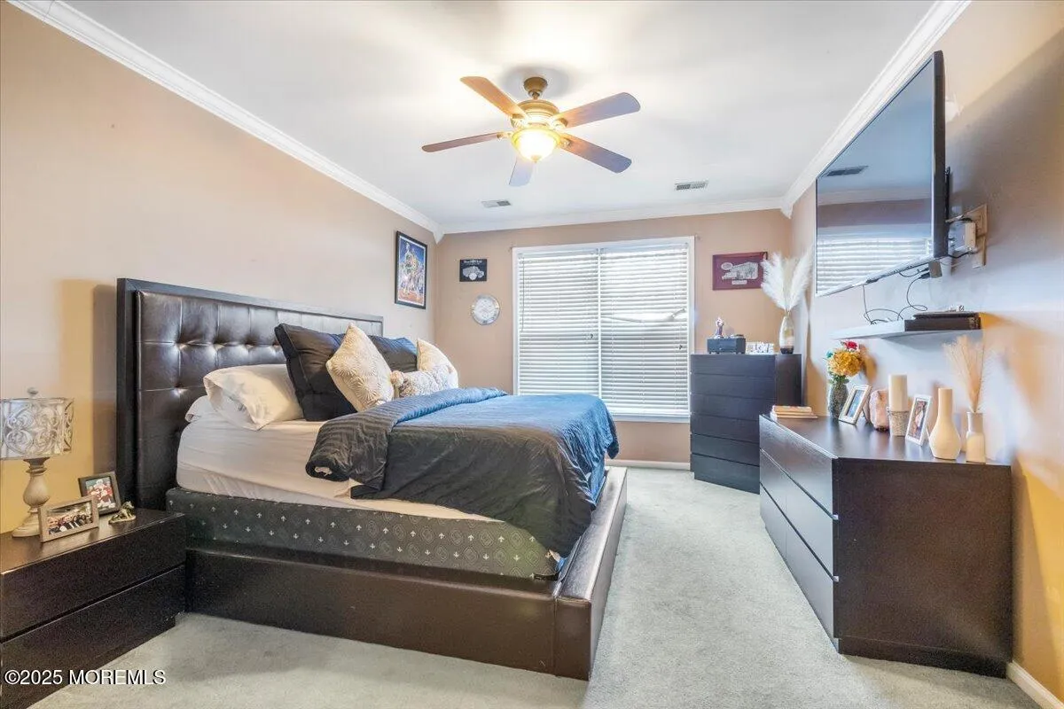 Manalapan, New Jersey 07726, United States, 2 Bedrooms Bedrooms, ,2 BathroomsBathrooms,Residential,Active,89210