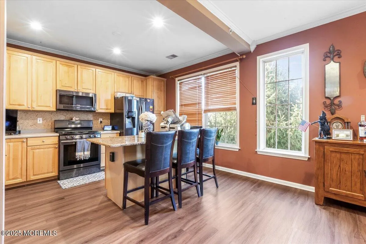 Manalapan, New Jersey 07726, United States, 2 Bedrooms Bedrooms, ,2 BathroomsBathrooms,Residential,Active,89210