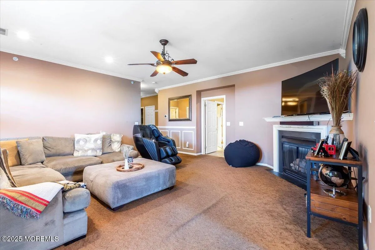 Manalapan, New Jersey 07726, United States, 2 Bedrooms Bedrooms, ,2 BathroomsBathrooms,Residential,Active,89210