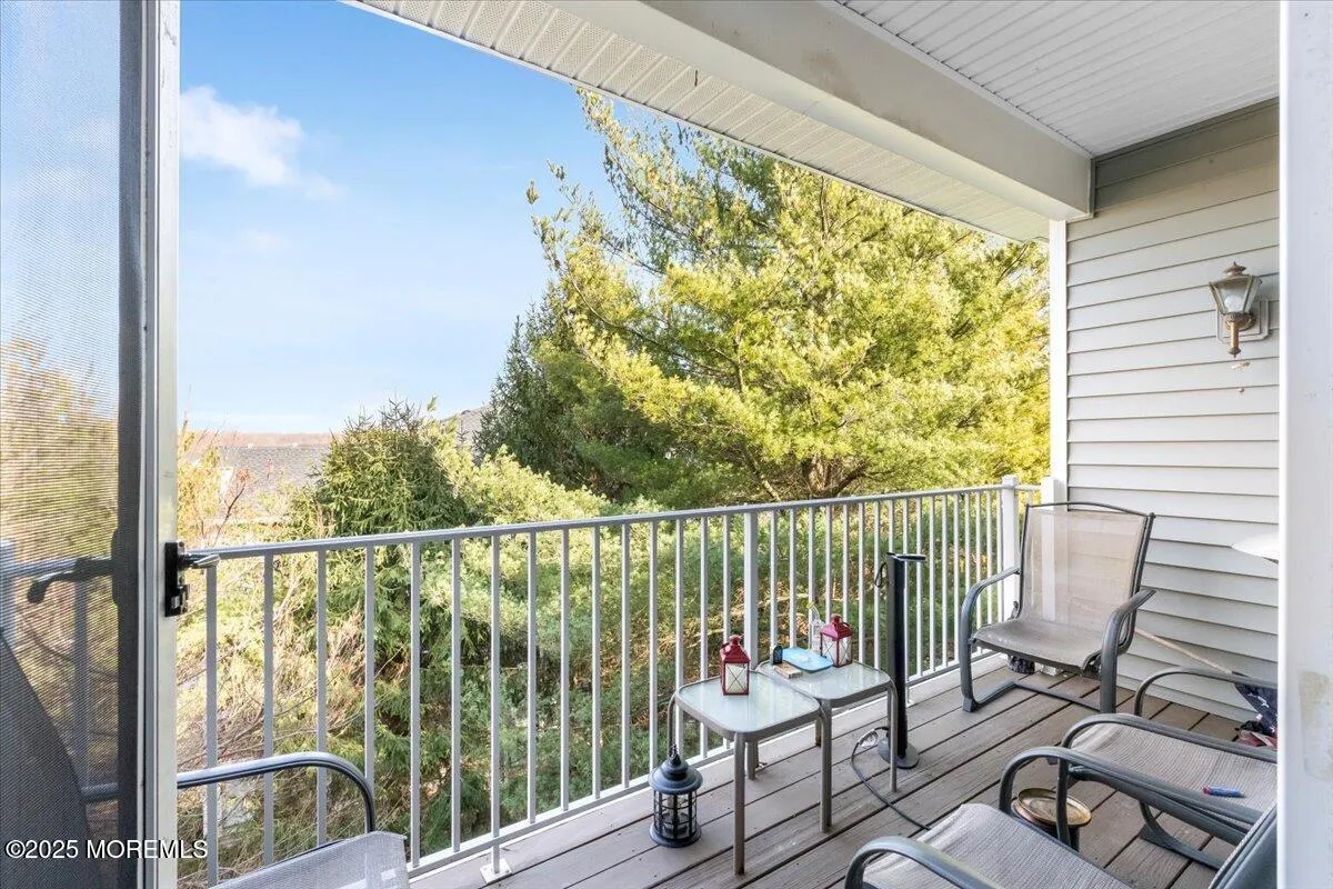 Manalapan, New Jersey 07726, United States, 2 Bedrooms Bedrooms, ,2 BathroomsBathrooms,Residential,Active,89210