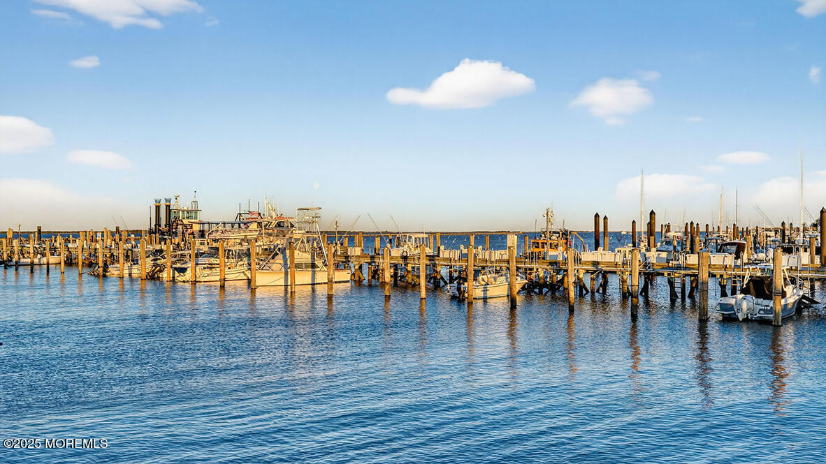 10 E Garfield Avenue