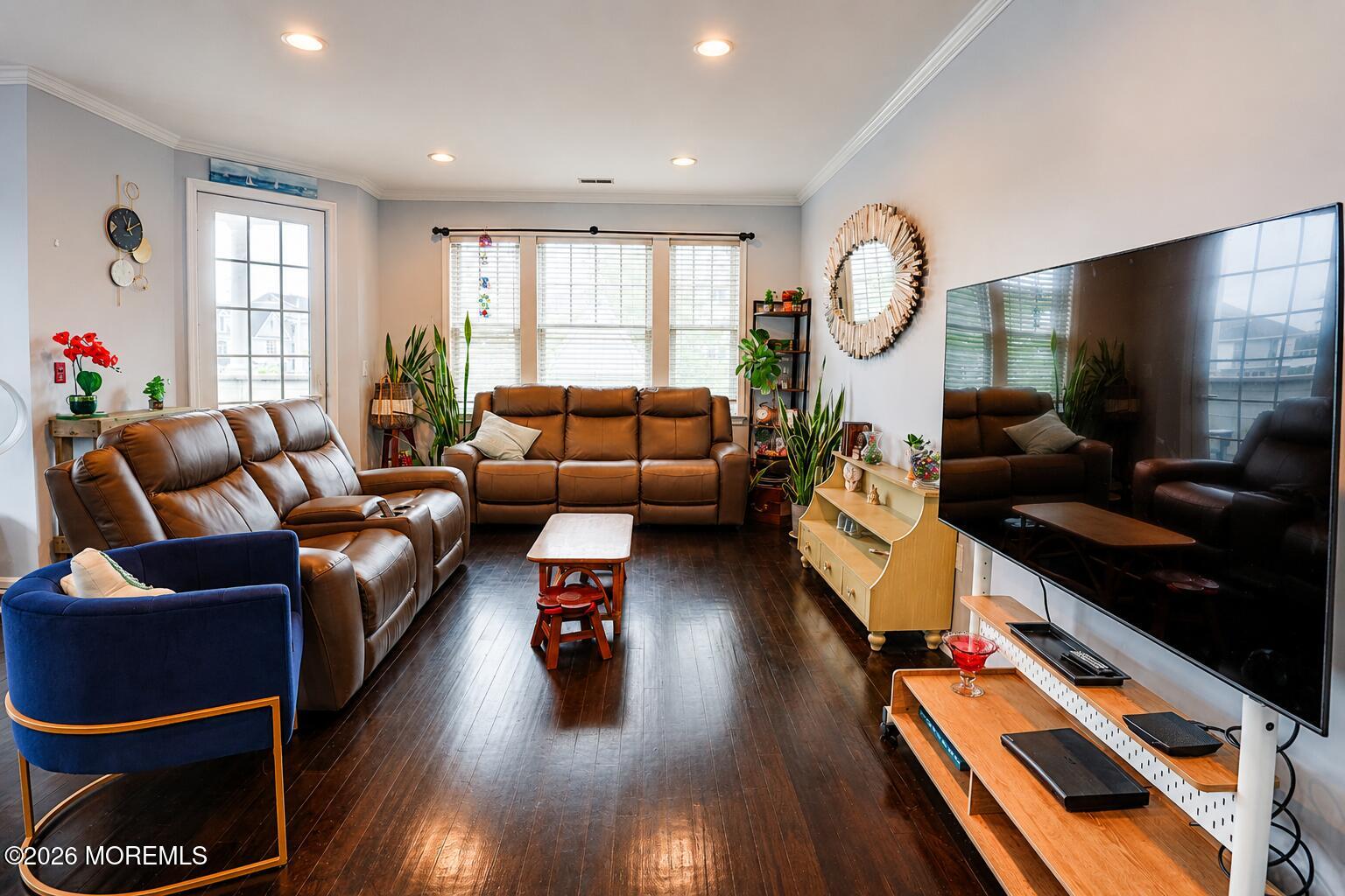 33 Cooper Avenue 216