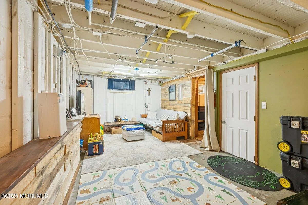 Freehold, New Jersey 07728, United States, 3 Bedrooms Bedrooms, ,2 BathroomsBathrooms,Residential,Active,250418