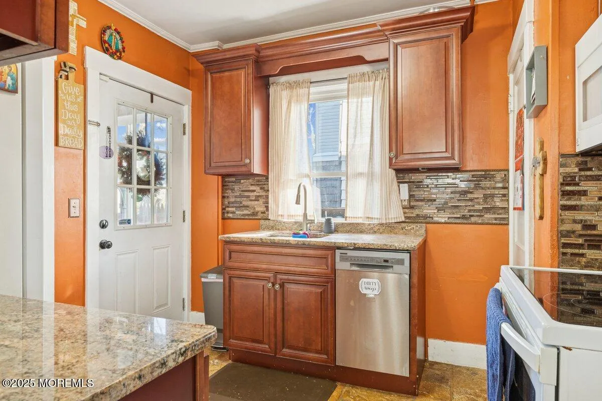 Freehold, New Jersey 07728, United States, 3 Bedrooms Bedrooms, ,2 BathroomsBathrooms,Residential,Active,250418