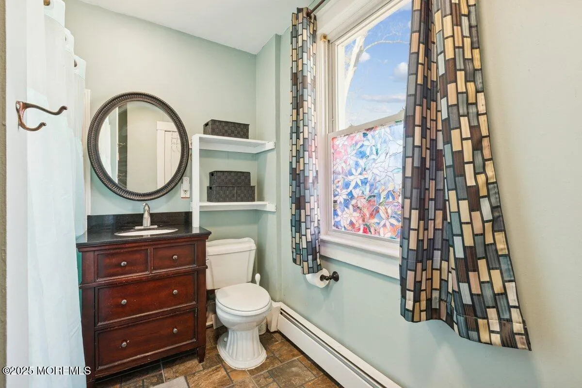 Freehold, New Jersey 07728, United States, 3 Bedrooms Bedrooms, ,2 BathroomsBathrooms,Residential,Active,250418