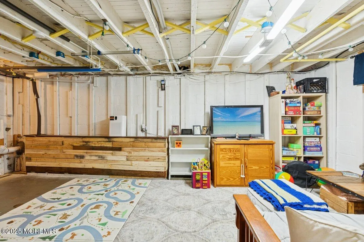 Freehold, New Jersey 07728, United States, 3 Bedrooms Bedrooms, ,2 BathroomsBathrooms,Residential,Active,250418