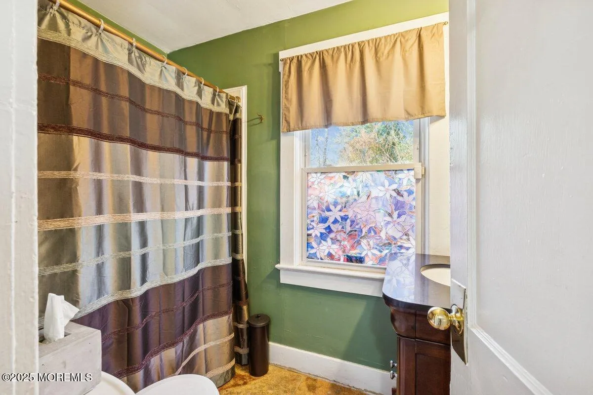 Freehold, New Jersey 07728, United States, 3 Bedrooms Bedrooms, ,2 BathroomsBathrooms,Residential,Active,250418