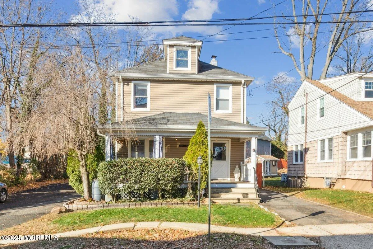 Freehold, New Jersey 07728, United States, 3 Bedrooms Bedrooms, ,2 BathroomsBathrooms,Residential,Active,250418