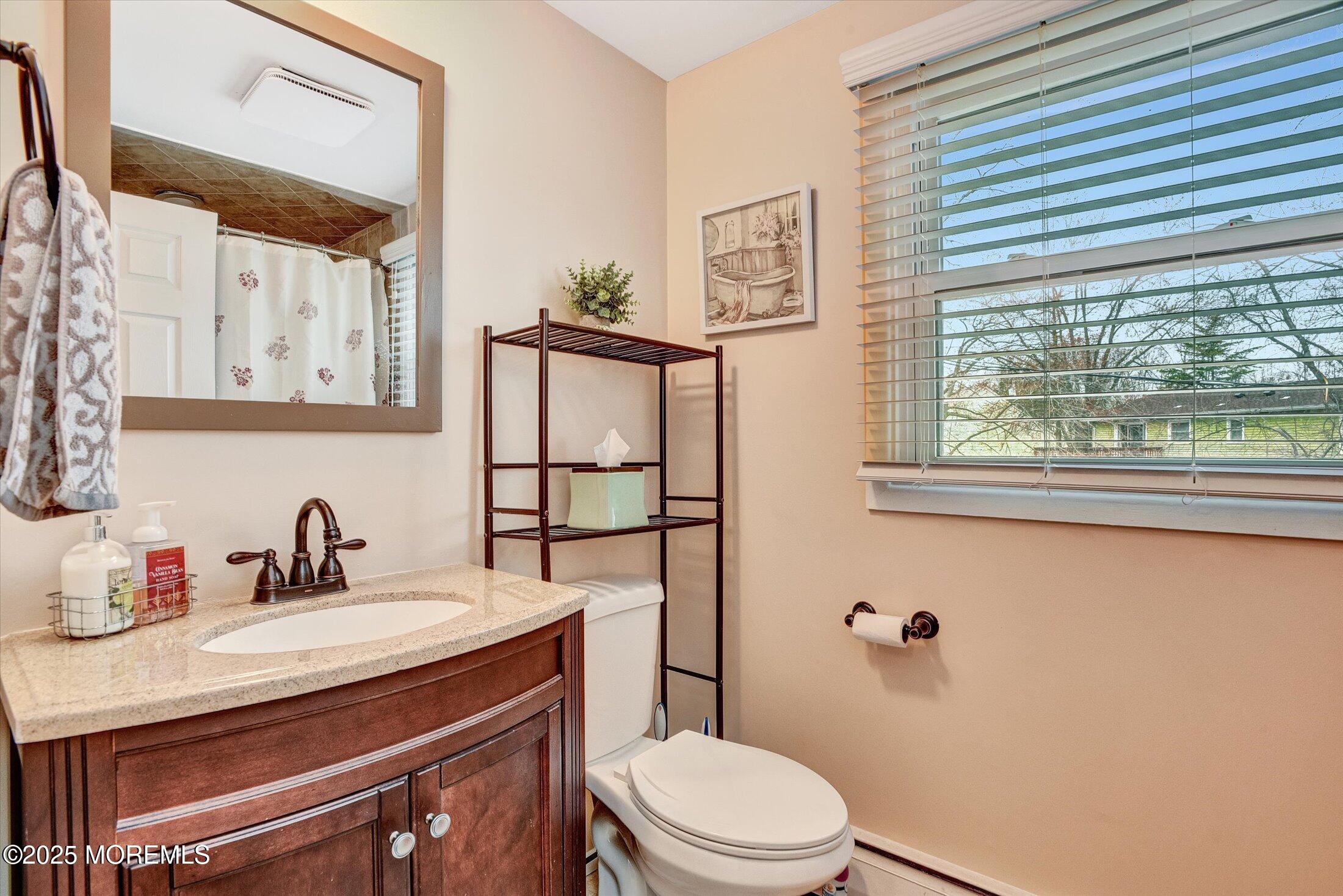 35 Carol Lane, Aberdeen, New Jersey image 24