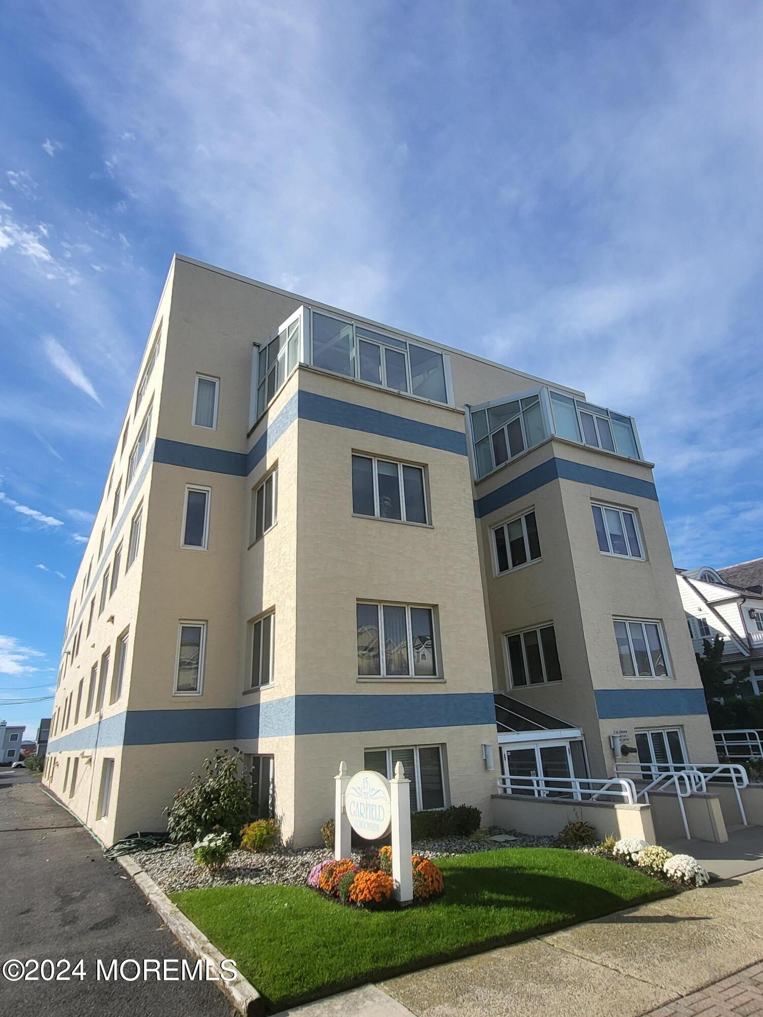 15 Garfield Avenue 404