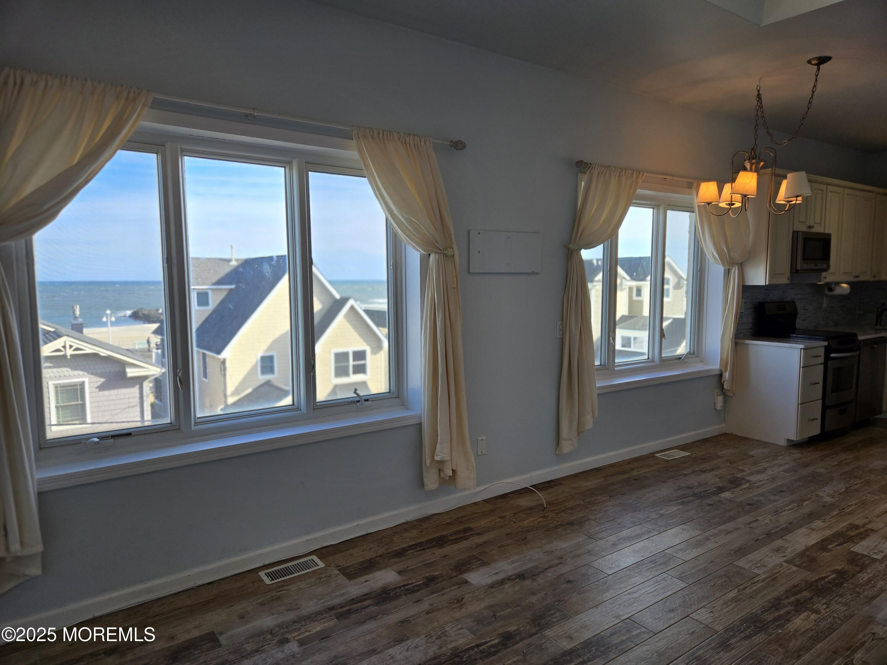 15 Garfield Avenue 404