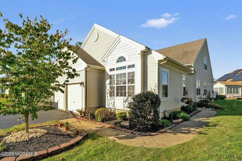 Photo of 5 La Rochelle Drive, Manchester, NJ 08759 (MLS # 22530906)