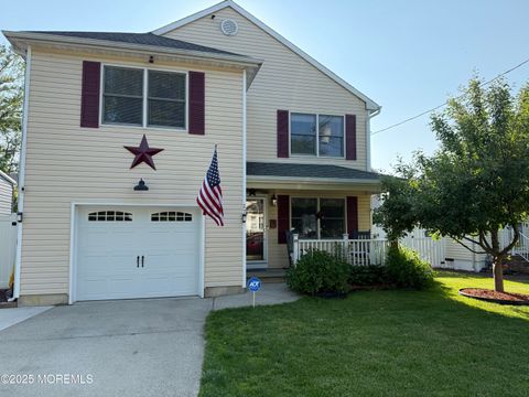 27 Pacific Avenue North Middletown NJ 07748