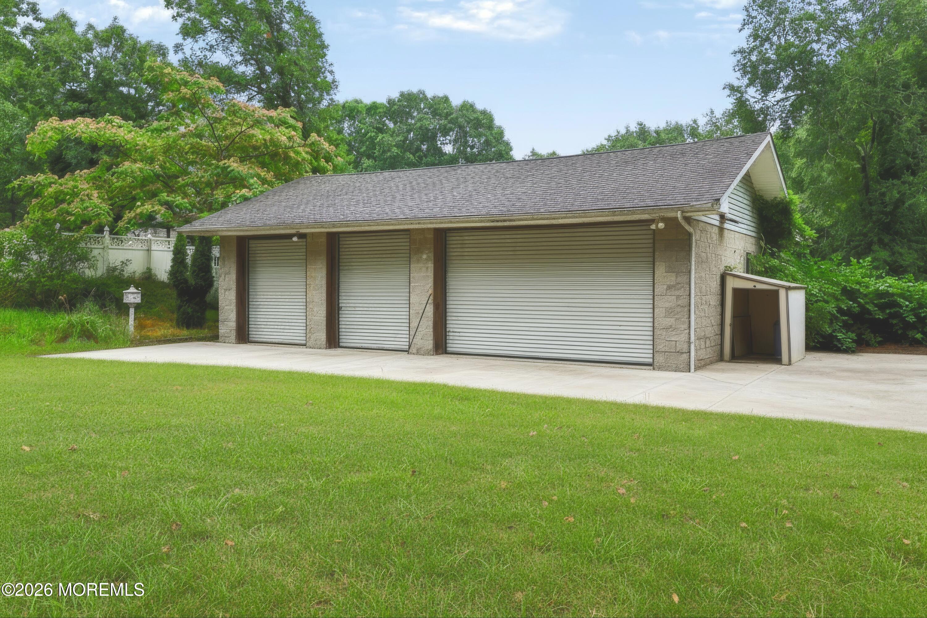 2121 Ridgeway Road